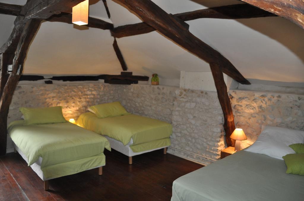 Chambres D'Hotes La Grange Au Bois Champagne-et-Fontaine Habitación foto